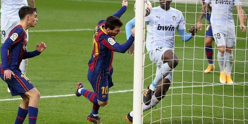 Messi xô đổ kỉ lục của huyền thoại bóng đá Pele