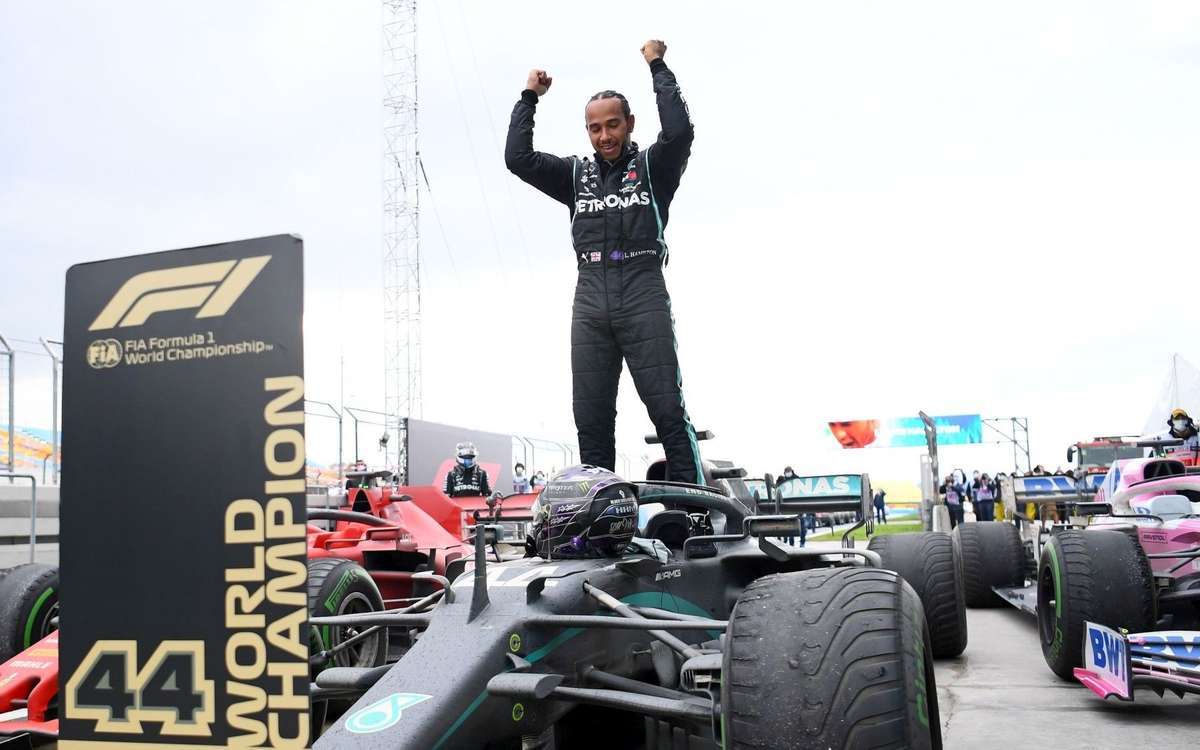 Tay đua F1 Lewis Hamilton sẽ được nước Anh phong tước hiệp sĩ